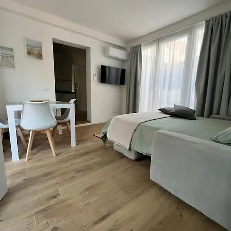 Casa Silvia, Bilocale Nuovo A 100 Mt Dal Mare Διαμέρισμα