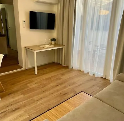 Casa Silvia, Bilocale Nuovo A 100 Mt Dal Mare Апартаменты *