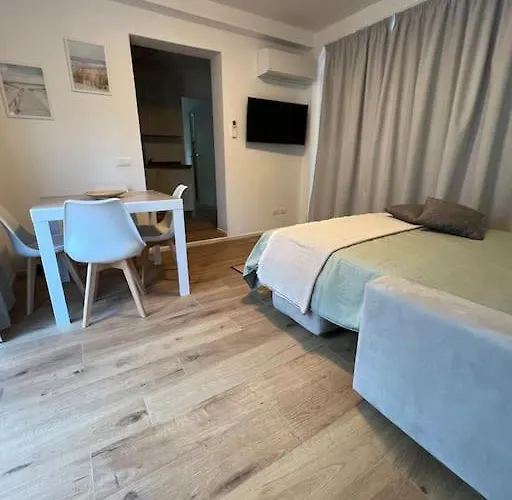 Casa Silvia, Bilocale Nuovo A 100 Mt Dal Mare Риччоне