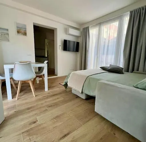 Casa Silvia, Bilocale Nuovo A 100 Mt Dal Mare * Риччоне