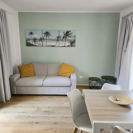 Casa Silvia, Bilocale Nuovo A 100 Mt Dal Mare Апартаменты *